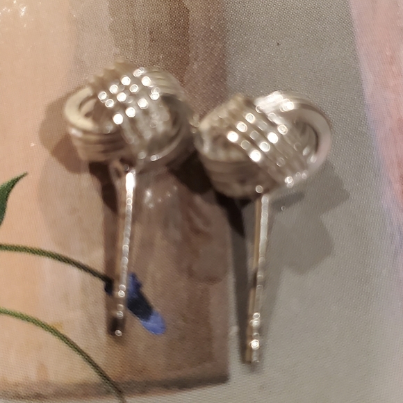 SS Celtic Love Knot Earrings NWOT - Picture 2 of 2